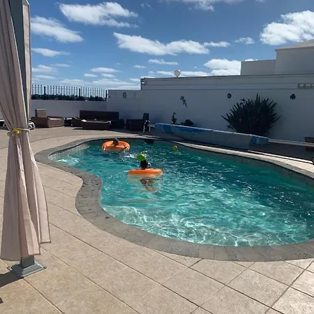 Linda Villa Playa Blanca